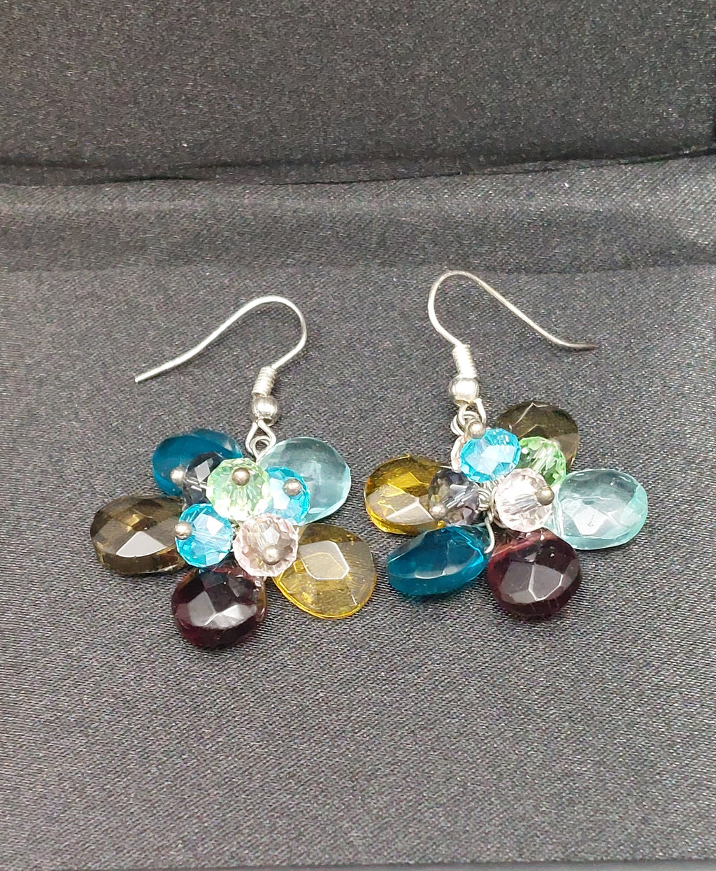 Ohrringe mit Blumenanhänger Multicolor