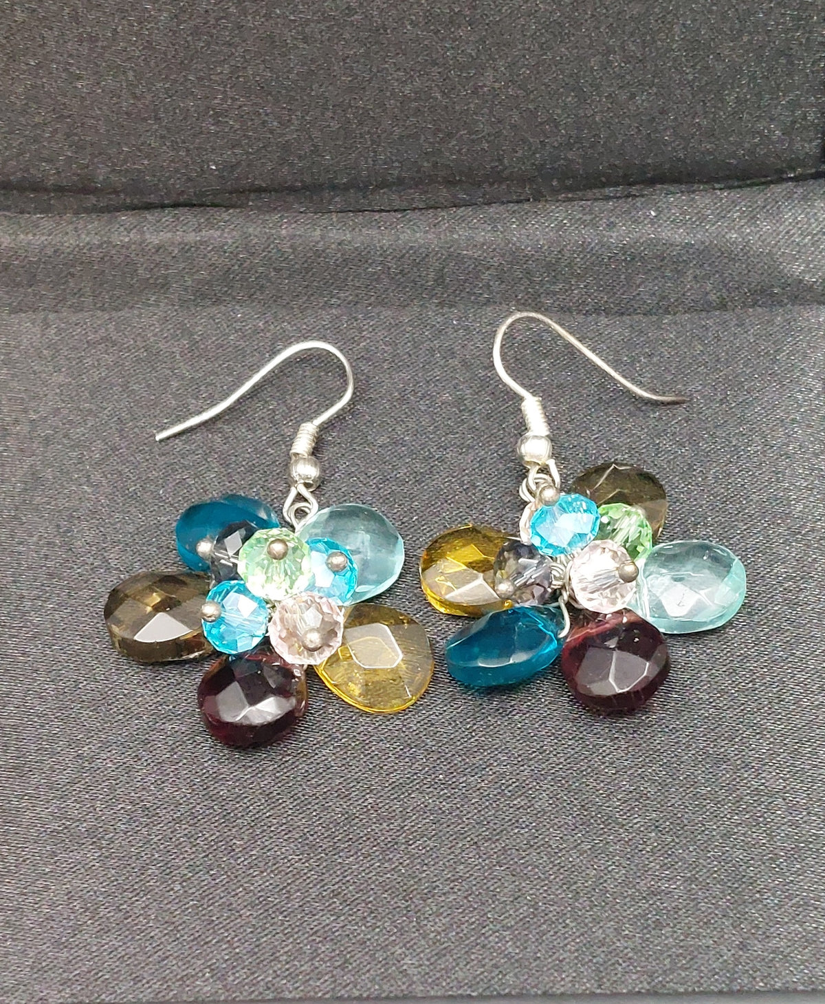 Ohrringe mit Blumenanhänger Multicolor