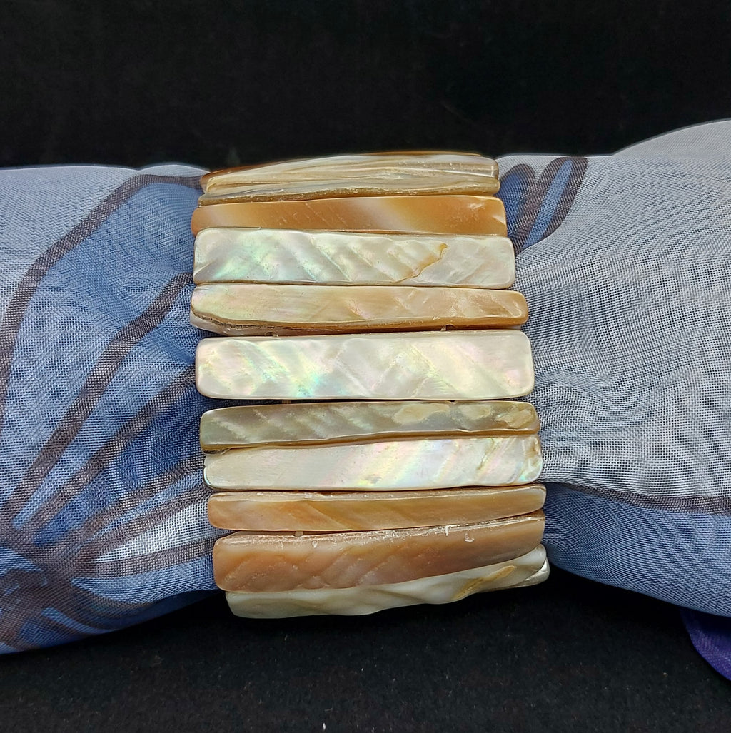 Armband aus Muscheln Beige
