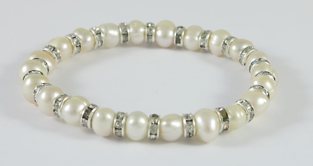 Armband mit Perlen