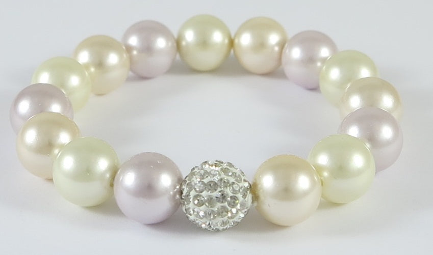 Armband mit Perlen